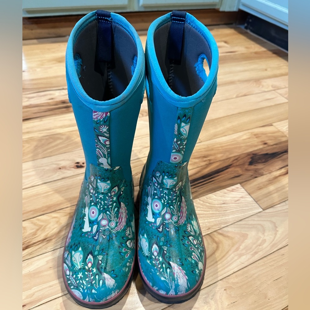BOGS girl youth winter boots. Size 39, youth 6. Teal